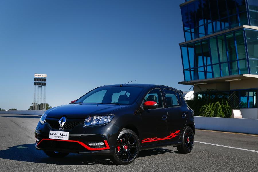  Renault Sandero R.S. 2.0 Racing Spirit 2017 года  (фото 2 из 30)